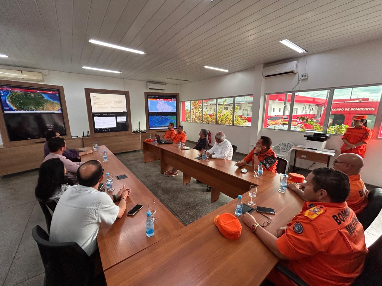 Corpo de Bombeiros e setores da indústria e comércio discutem atualização de normas técnicas da corporação